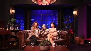Naz Çağla Irmak ve Hande Kazanova